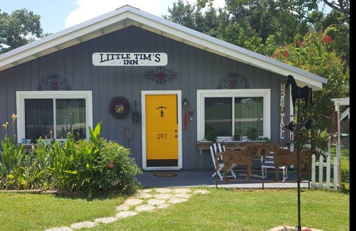 West Livingston Cabin | No shoes, No Shirt, No Problem, Lake Time, Relax and Chill at the Lake!