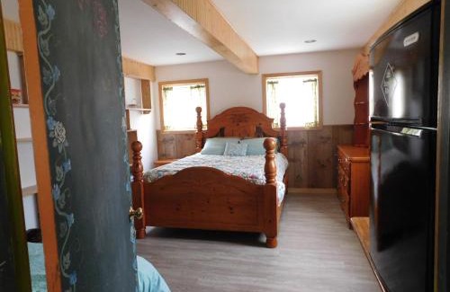 Rumford Center Bed & Breakfast | No View Farm