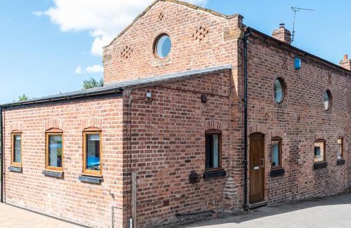 Wimbolds Trafford House | No1 Little Barrow Barns - Sleeps 10