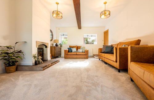 Wimbolds Trafford House | No1 Little Barrow Barns - Sleeps 10