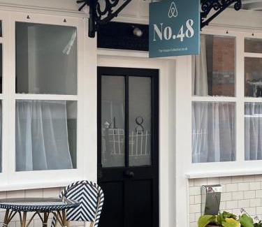 Pewsey Apartment | No48 - Luxe Victorian Shop Conversion in Pewsey