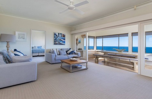 Forster House | Noah's 46 Cliff Road