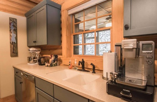 Zirconia House | Noah's Ark Escape~$375 Free Activities Daily