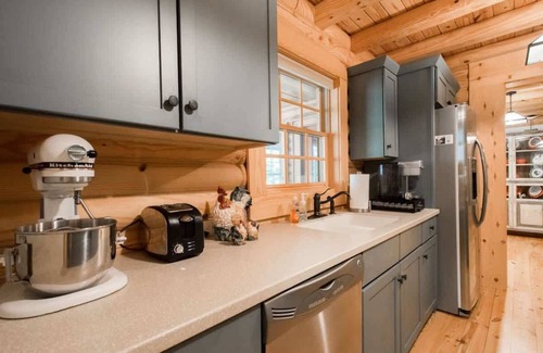 Zirconia House | Noah's Ark Escape~$375 Free Activities Daily