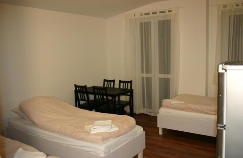 Piastow House | Noclegi Piastow