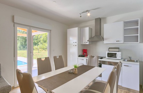 Valtura House | Noelene - Cozy house, Private Pool, BBQ, Quiet area, Privacy