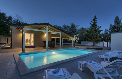 Valtura House | Noelene - Cozy house, Private Pool, BBQ, Quiet area, Privacy