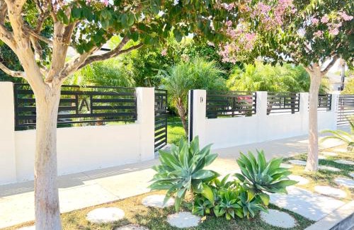 Valley Glen Villa | NoHo Luxury Oasis I saltwater pool-spa I sleeps up to 8 I 15 mins from Hollywood