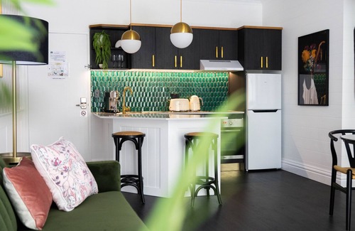Port Douglas Apartment | Noir-luxe Apartment in Port Douglas