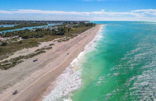Laurel House | Nokomis Home Close to Beach