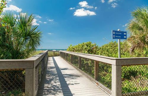 Laurel House | Nokomis Home Close to Beach