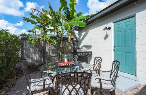 Laurel House | Nokomis Home Close to Beach