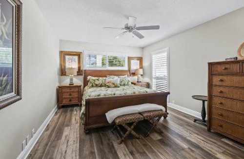 Laurel House | Nokomis Pool Home on the Canal