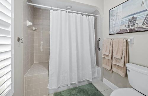 Laurel House | Nokomis Pool Home on the Canal