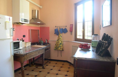 Noli House | NOLI: apartment in villa with garden and views of the gulf