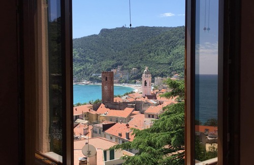 Noli House | NOLI: apartment in villa with garden and views of the gulf