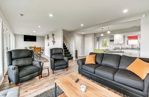 Clarkson House | Nolin Lake Home w/Decks & Fire Pit in Clarkson!