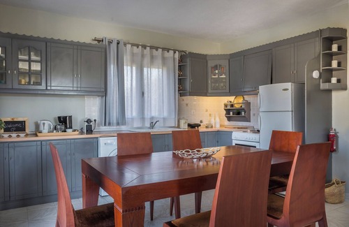 Lixouri House | Nomadē - 2BR Bright Maisonette - Garden View - Lixouri, Kefalonia - 4 Guests