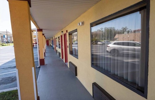 Hawkinsville Apartment | NON SMOKING KING SUITE #2
