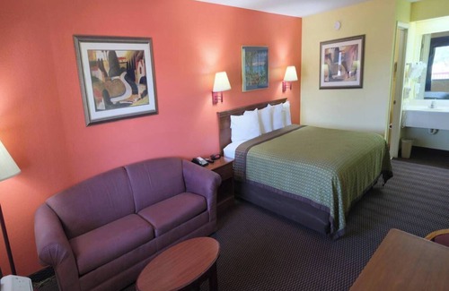 Hawkinsville Apartment | NON SMOKING KING SUITE #2