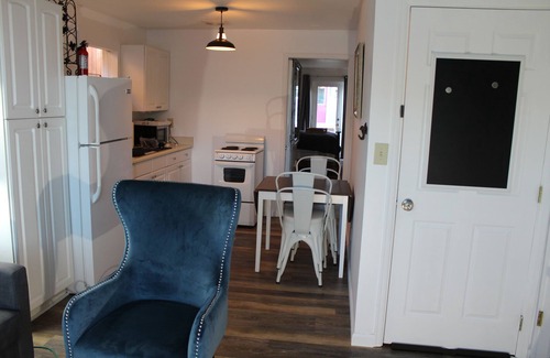 The Bowl of Edmonds Apartment | NON SMOKING Private Suite in Edmonds Bowl w Sound view.