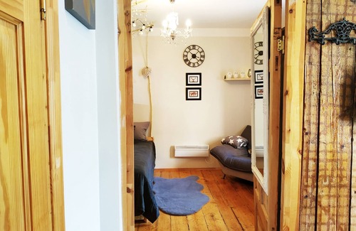 Centrs Apartment | NON-Smoking Rustic Sparkle Apt + Free Parking