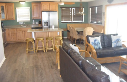Dickinson House | Non Smoking/Water Front Bayhouse With Private Fishing Pier And Boat Dock