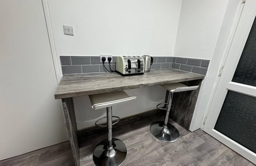 Harborne House | NOORMAK NIGHTSnYour home away from home 🏠 nContractors and family friendly