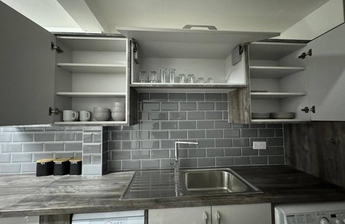 Harborne House | NOORMAK NIGHTSnYour home away from home 🏠 nContractors and family friendly