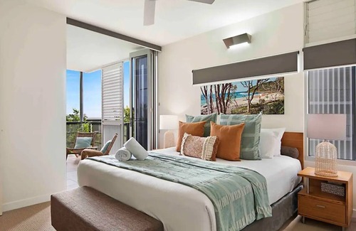 Noosa Heads Apartment | Noosa Luxury, mins to beach. Ocean and bush views.