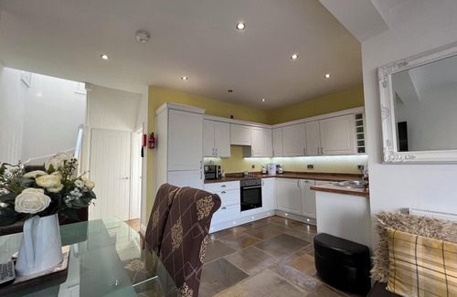 Berwick-upon-Tweed Cottage | Norham near Berwick - Sleeps 8 - 2 Bathrooms - 15 Mins Beach - Dog Friendly