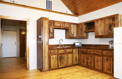 Big Creek House | Norris Lake Barn Loft Apt 1 Lakeview's & 1 mi Access to public boat ramp