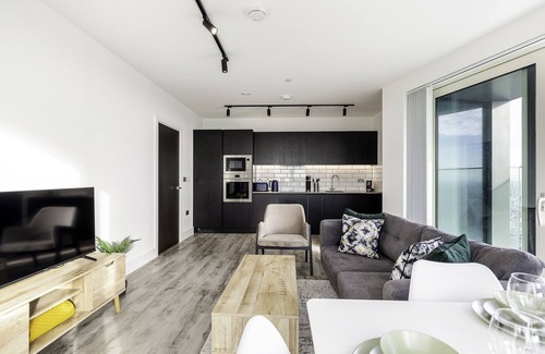 East Acton Apartment | North Acton XII - 2Bed King/Double +2Bath +Balcony