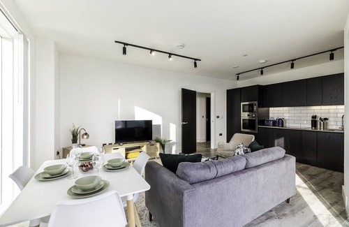 East Acton Apartment | North Acton XII - 2Bed King/Double +2Bath +Balcony