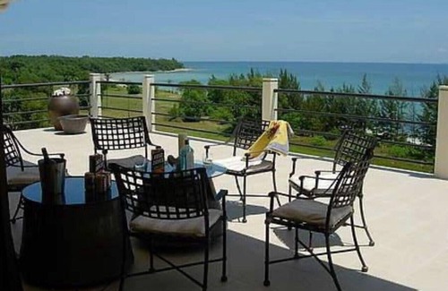 Kudat Villa | North Borneo Malaysian Beach Villa with 3 Bedroom Suites & Swimming Pool