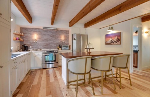 North Conway House | North Conway Townhome with Private Hot Tub and Deck!