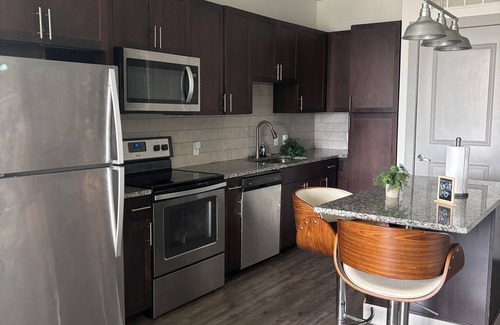 Dallas Apartment | North Dallas Cozy 1-bedroom apartment, Resort style pool, close to everything in