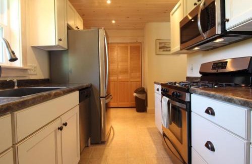North Hero Apartment | North End Nook