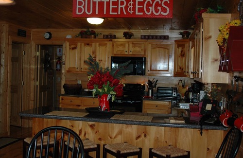 Blairsville Cabin | North GA Mountains Beautiful Panoramic Views, Hot Tub, WIFI, Fireplace