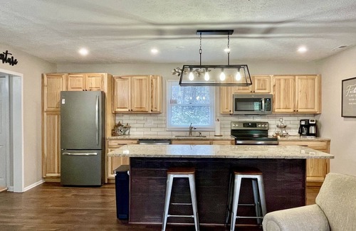 Crouch Crossroad Apartment | North Johnson City Duplex~ Sweet Seclusion~ In The Heart Of The Tri-Cities