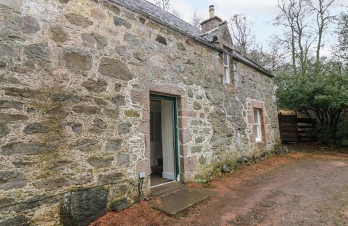 Alford House | North Mains Cottage - Craigievar Castle