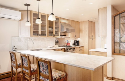 Downtown Condo | North Of Nell, Unit 4b