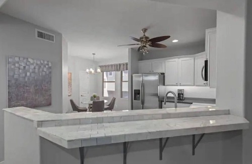 Kierland Condo | North Scottsdale-Luxurious, newly-renovated condo, great location in Kierland