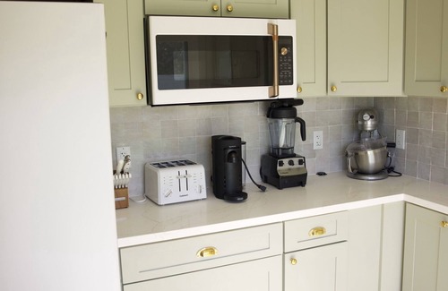 Kahuku House | North Shore Family Home - Walk to the beach