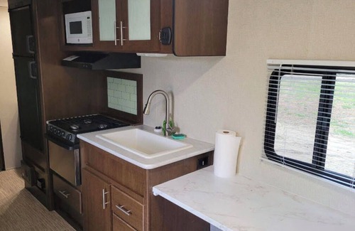 Roxbury RV Rental | North Shore RV