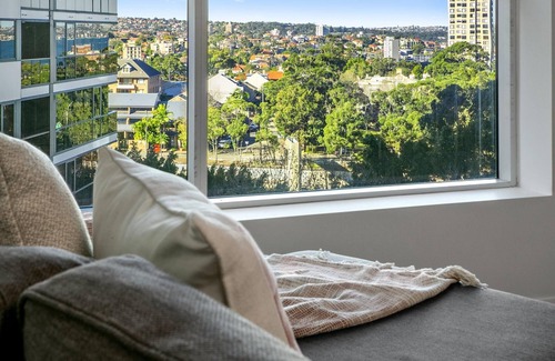 North Sydney Apartment | North Sydney- NS504 - Pacific Highway - Bright 1BR Apartment Steps from North Sydney Station Greenwood Plaza