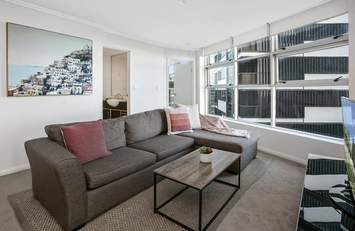 North Sydney Apartment | North Sydney- NS504 - Pacific Highway - Bright 1BR Apartment Steps from North Sydney Station Greenwood Plaza