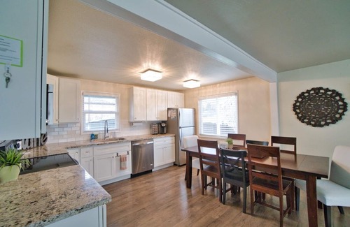 North End House | North Tacoma! Large remodelled home! Close To UPS, 6th Ave, and Proctor