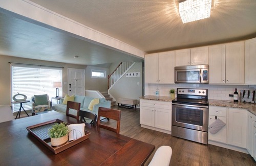 North End House | North Tacoma! Large remodelled home! Close To UPS, 6th Ave, and Proctor