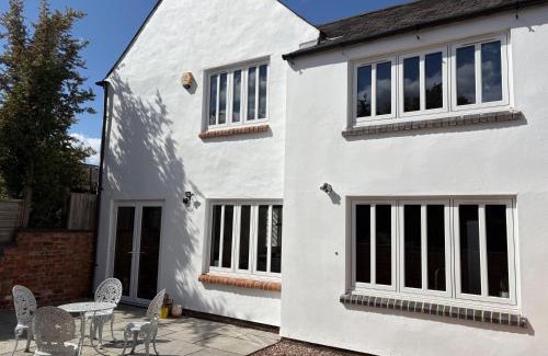 Northampton House | Northampton Oasis - 4 Bedroom House